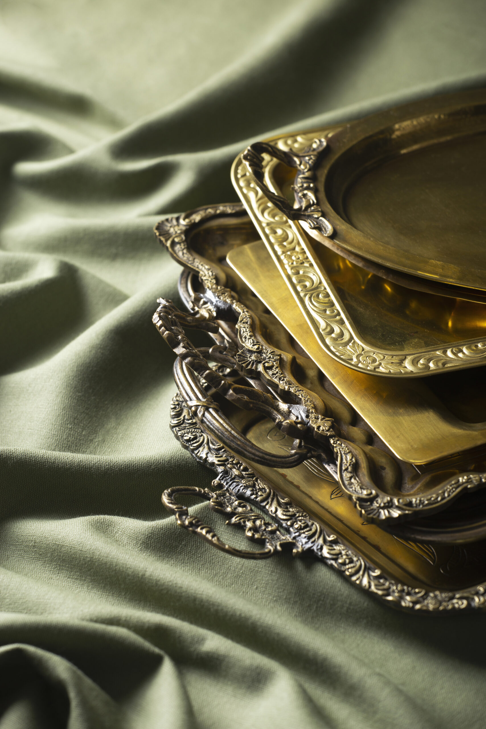 view-vintage-metallic-trays